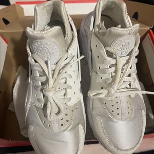 Nike womens huaraches